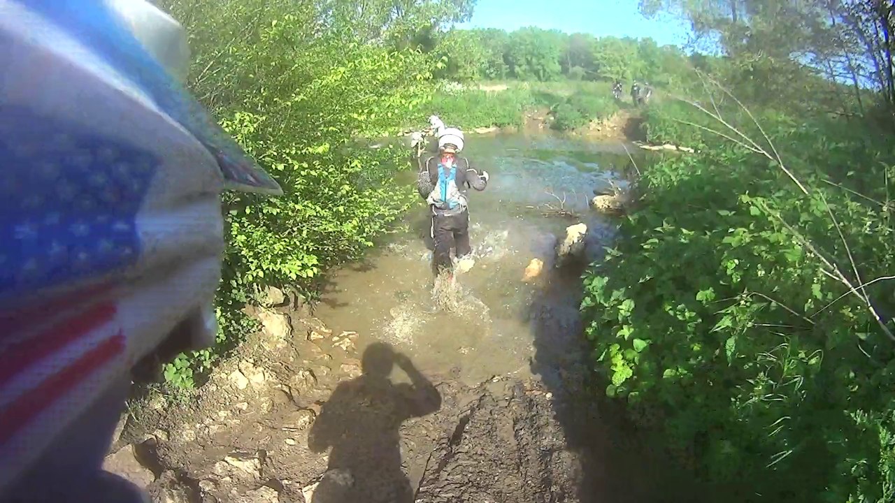 ENDURO 77 KTM FreeRide sous l'eau passage de gué