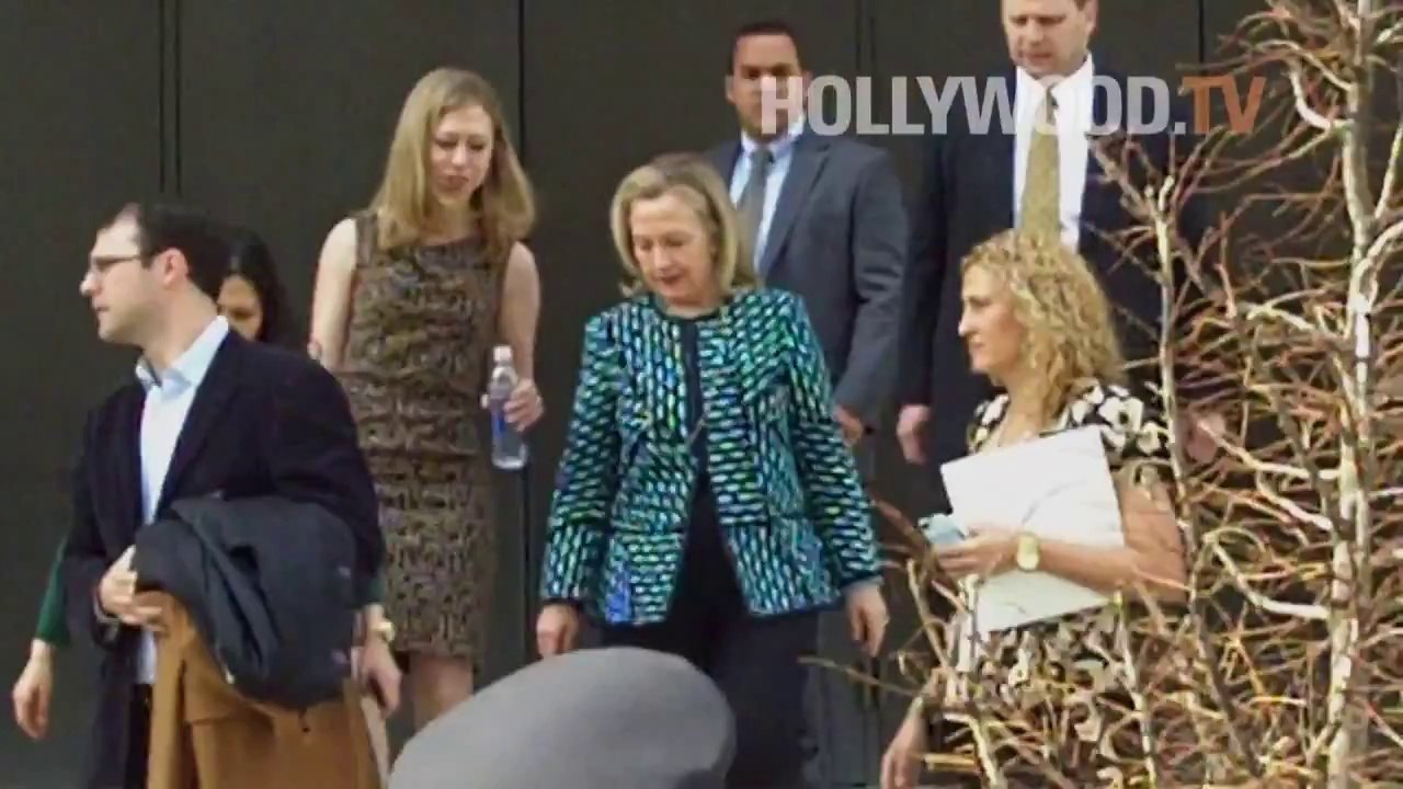 Hillary Clinton Departs "Mujeres en el Mundo" Cumbre