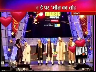 Priyanka Chopra Proposed Sonu Nigam At Award Funtion