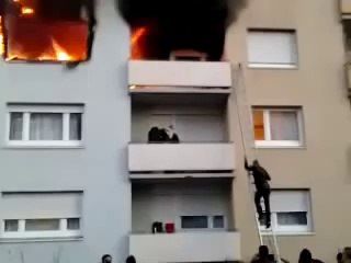 mamy sauvée des flammes par des jeunes de cité !