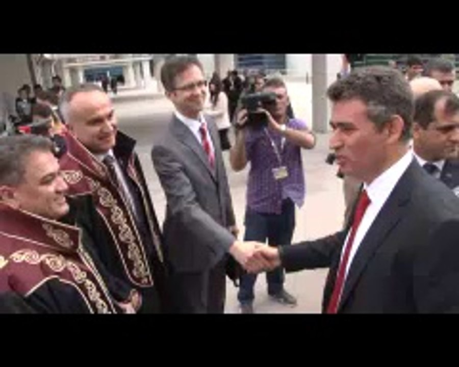 Feyzioğlu Başbakan, saygı sınırlarını aşmış bir açıklama yapıyor