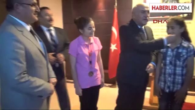 Şırnak Valisi Dünya İkincisi Öğrenciyi Ödüllendirdi