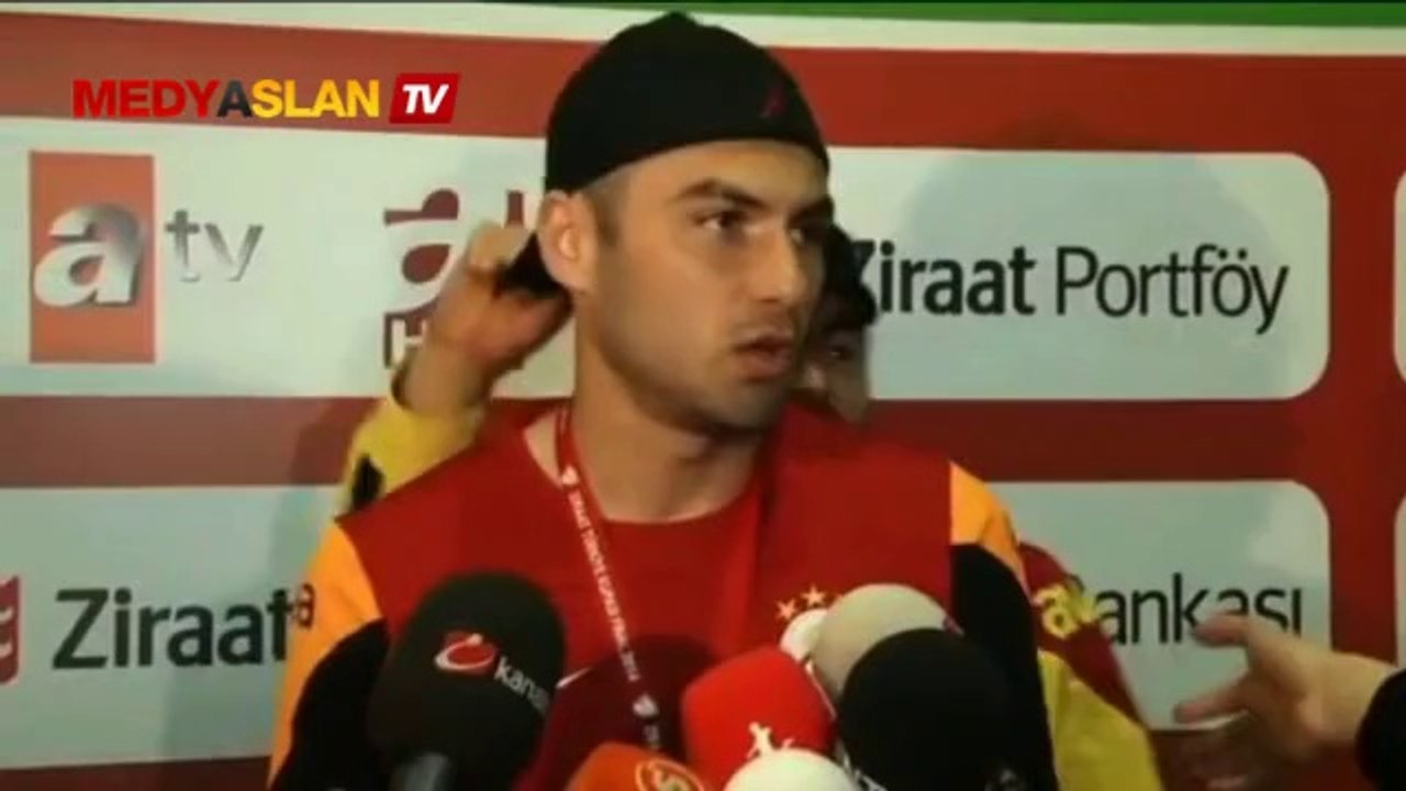 Burak Yılmaz: "Futbolu G.Saray'da bırakmak istiyorum"