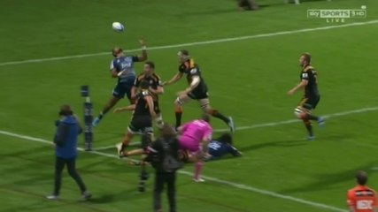 Super Rugby - Lolagi Visinia jongle avec le ballon pour l'essai