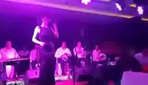 Ebru Yaşar - Yalan Yılbasında Canlı Performans