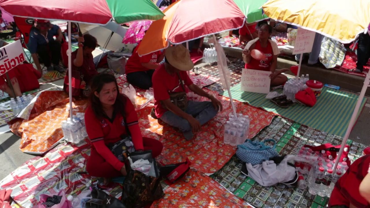 Bangkok: les Chemises rouges manifestent pour leur gouvernement