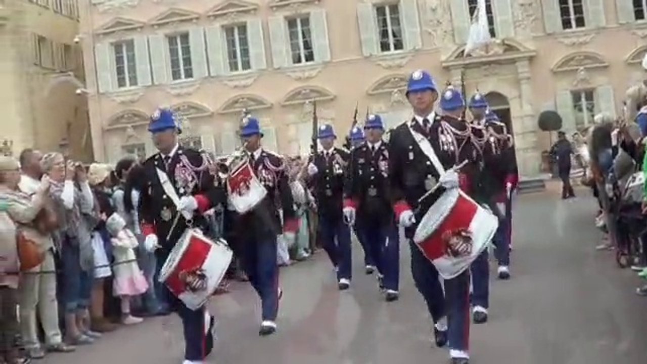 Relève de la garde au Palais de MONACO