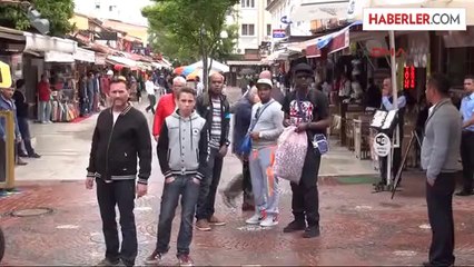 Kuşadası'na Hem Yağmur, Hem Turist Yağdı