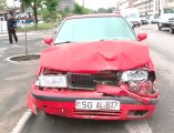 Trei dintr-o lovitura Un Audi intrat pe contrasens a facut prapad pe strada Mihai Viteazul VIDEO