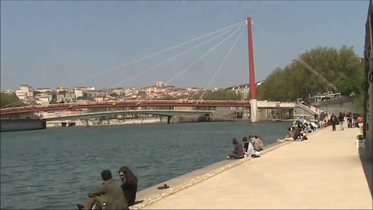 Pedestre en berges de Saône