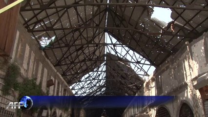 Civis voltam para a cidade destruída de Homs