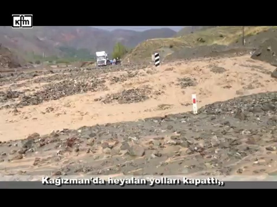 Kağızman'da heyalan yolları kapattı,