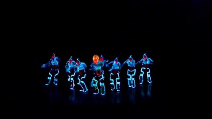 L'incredibile performance dance di Tron che ha fatto impazzire la platea