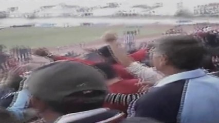 33η Χαλκίδα-ΑΕΛ 2003-04 Κερκίδα Χέρια