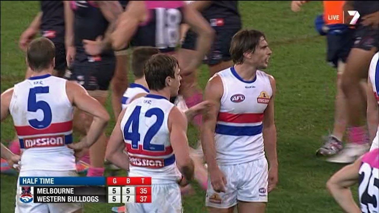 AFL 2014 - Round 8 - Melbourne v Western Bulldogs (2nd quarter)