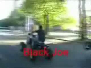 Levette en quad sur le Boulevard de Metz à Lille Sud (Faubourg de Béthune)