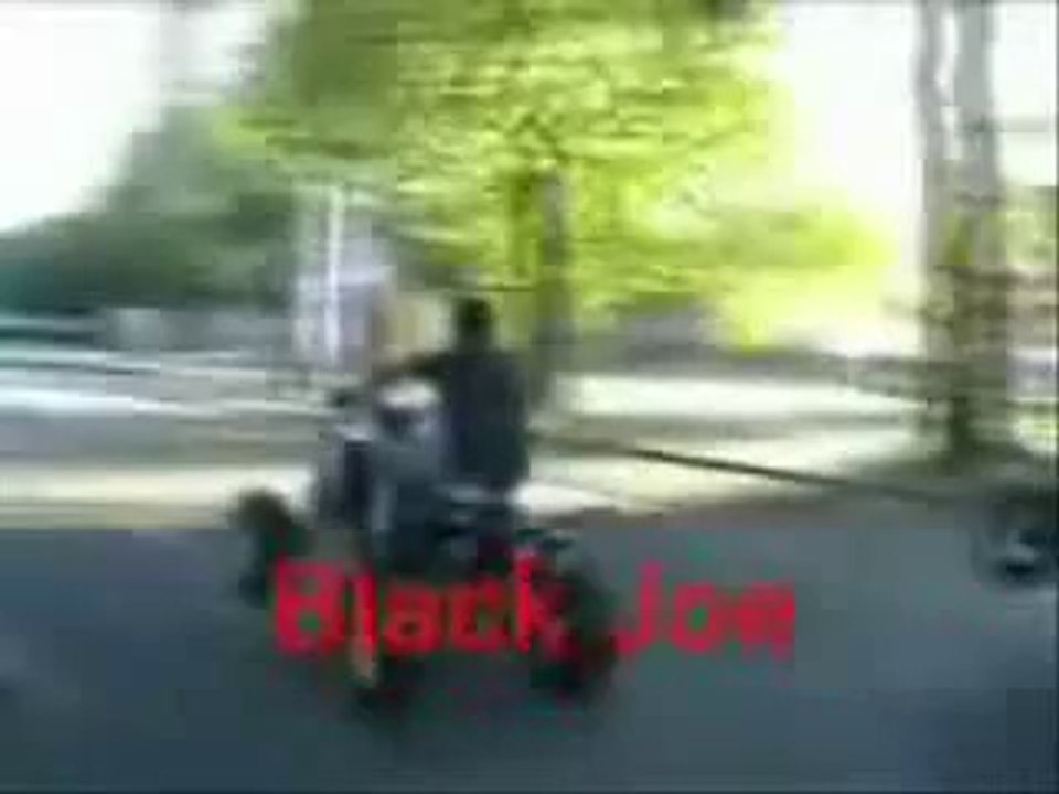 Levette en quad sur le Boulevard de Metz à Lille Sud (Faubourg de Béthune)