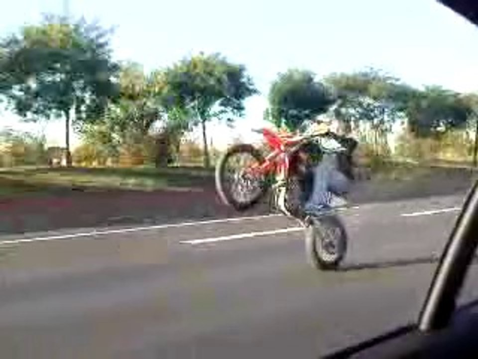 Levette en KTM sur la rocade toulousaine