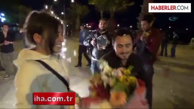 Keman ve Havai Fişek Eşliğinde Evlilik Teklifi