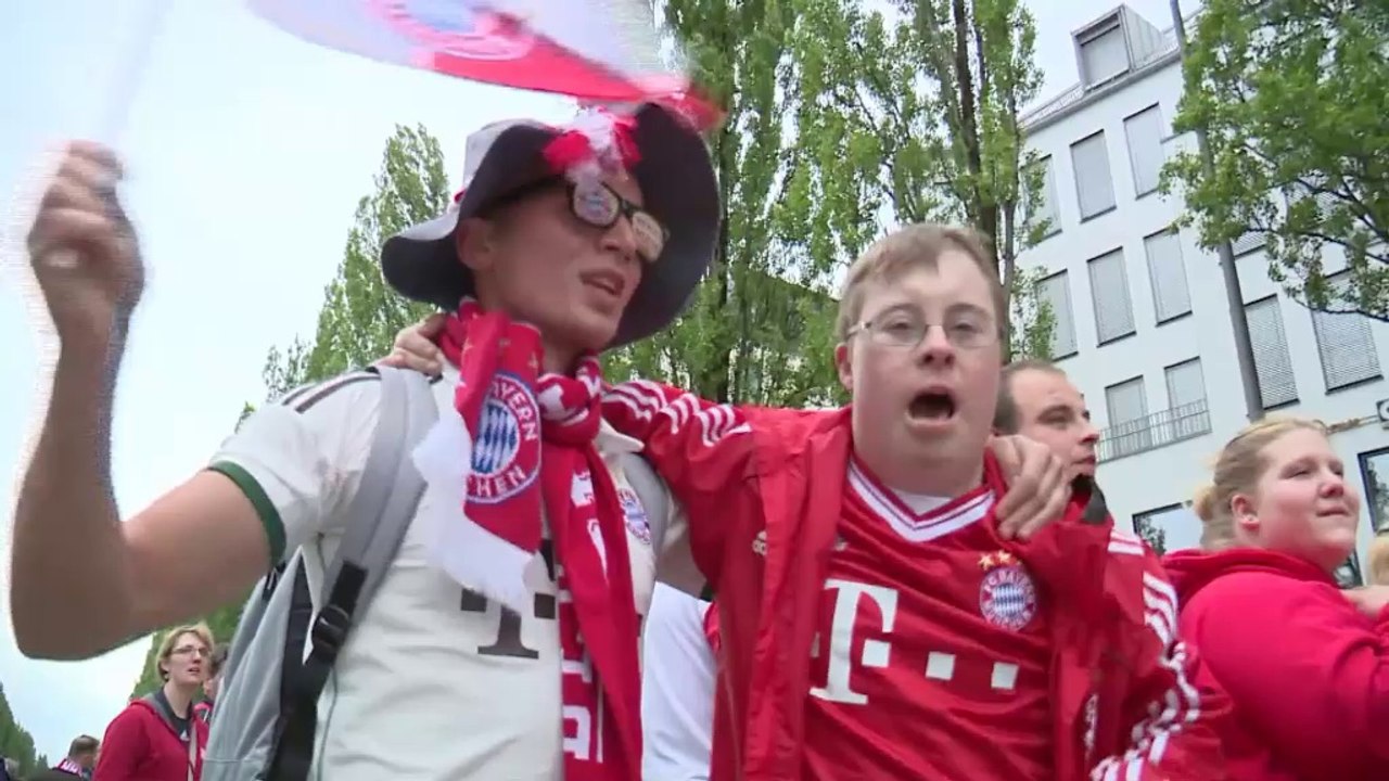 Bayern-Meisterfeier: Robben, der Einpeitscher