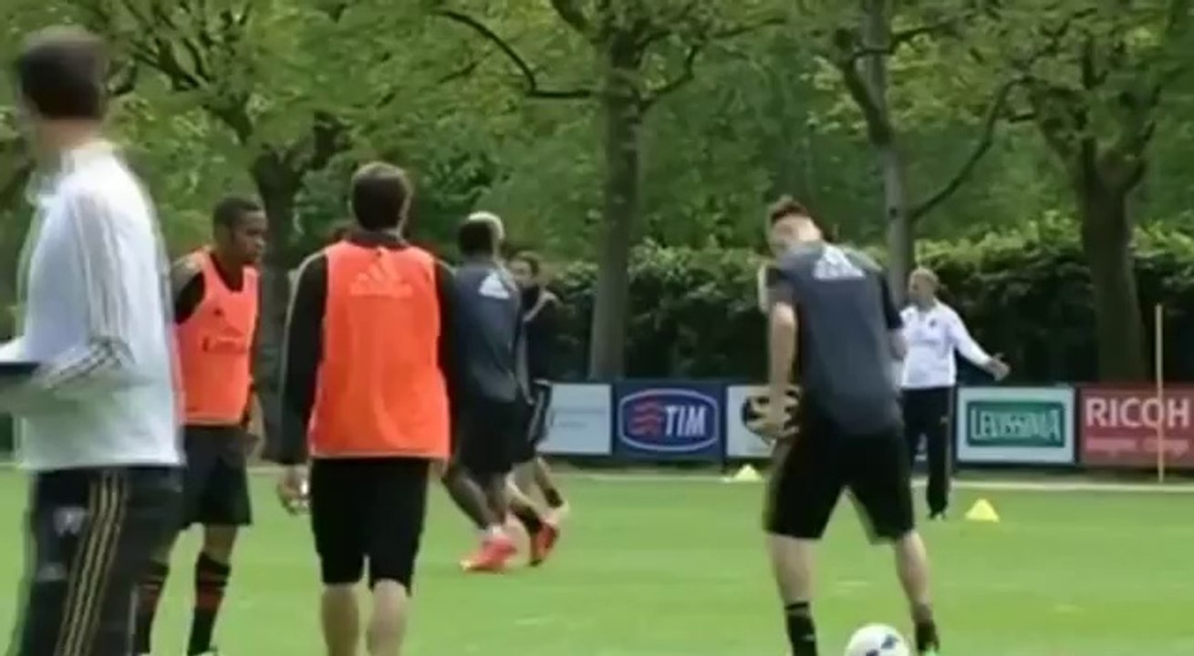 Robinho et El Shaarawy s'amusent bien au Milan AC