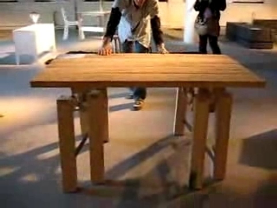 Une table qui marche