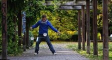 Juggler Shows Off Incredible Diabolo Skills