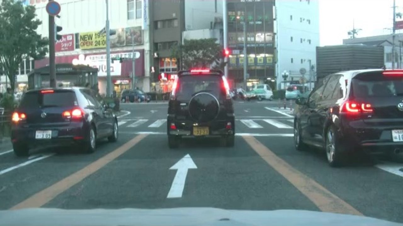 女子学生達から手を振る声援とお辞儀で、挨拶される一幕も・_140510_草莽愛知、