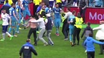 Zenit fan punches Dinamo's Vladimir Granat in the face!