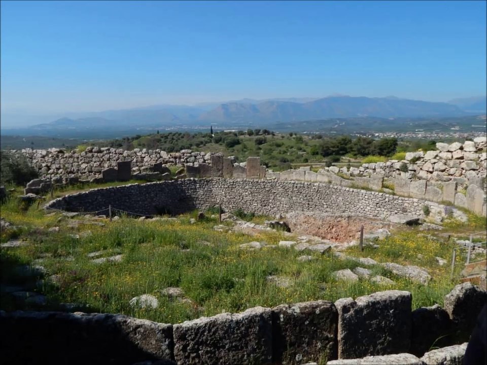 Archaeological sites of Argos- Folk music from Argos (Kalamatianos)