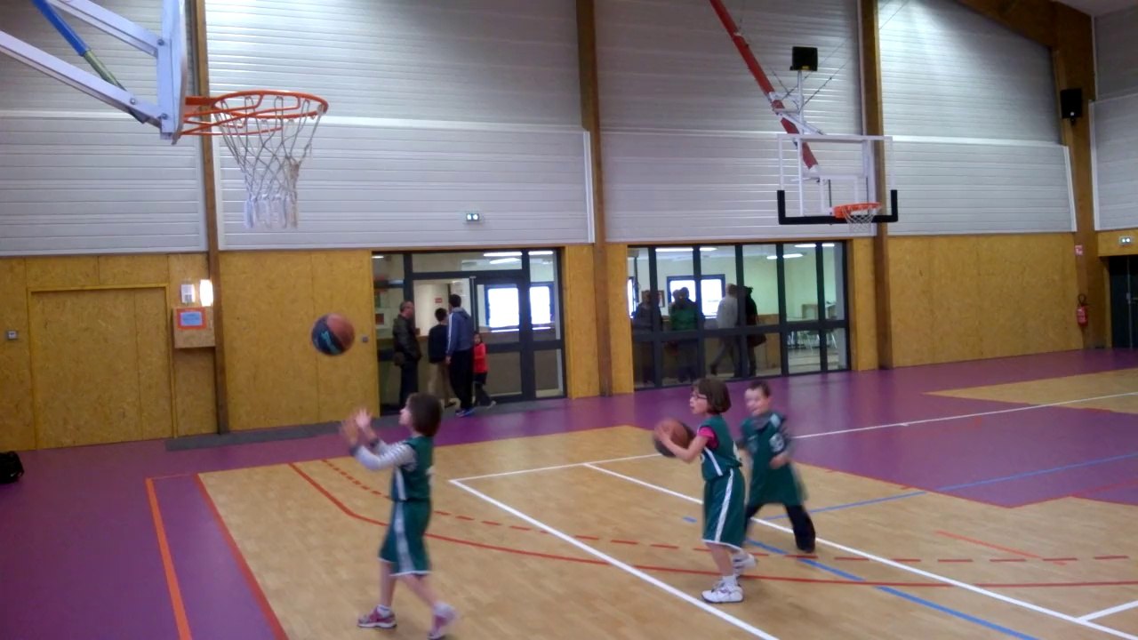 Tom (sans Olive) fait du basket !