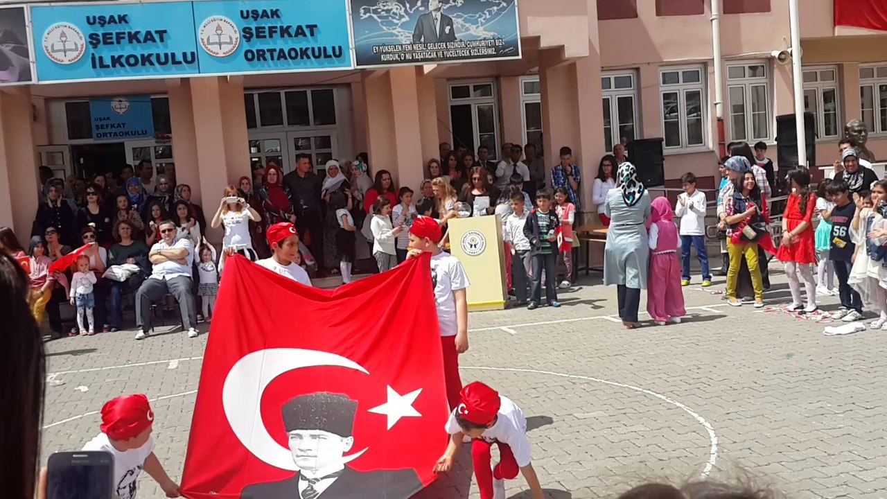 ŞEFKAT İLKOKULU 2/B SINIFI 23 NİSAN GÖSTERİSİ BURAK ATASEFA