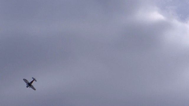 DESNOS MICHEL PRESENTE VOLTIGE AERIENNE au CAP D AGDE 11 5 2014