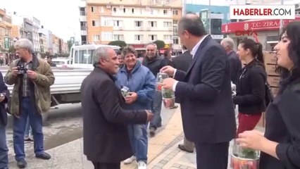 Yalova'da Başkan Adaylarından Çiçekli Anneler Günü Kutlaması