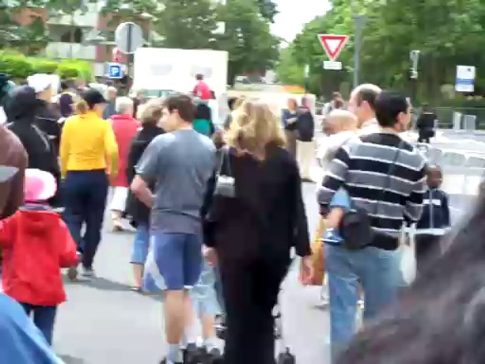 Destruction du bâtiment Cornouaille à la cité Beauval de Meaux (77)