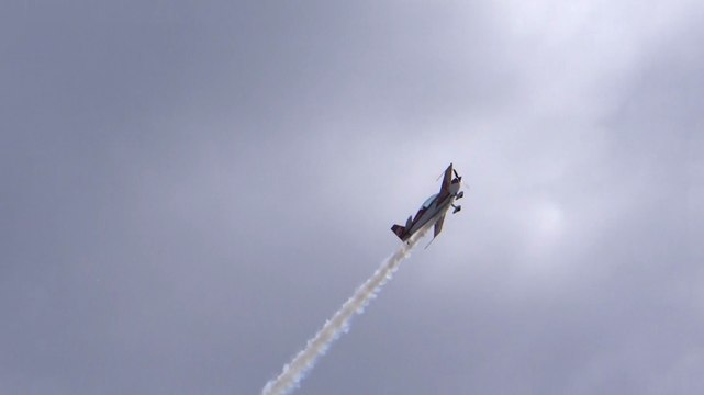 DESNOS MICHEL PRESENTE VOLTIGE AERIENNE au CAP D AGDE 11 5 2014 3