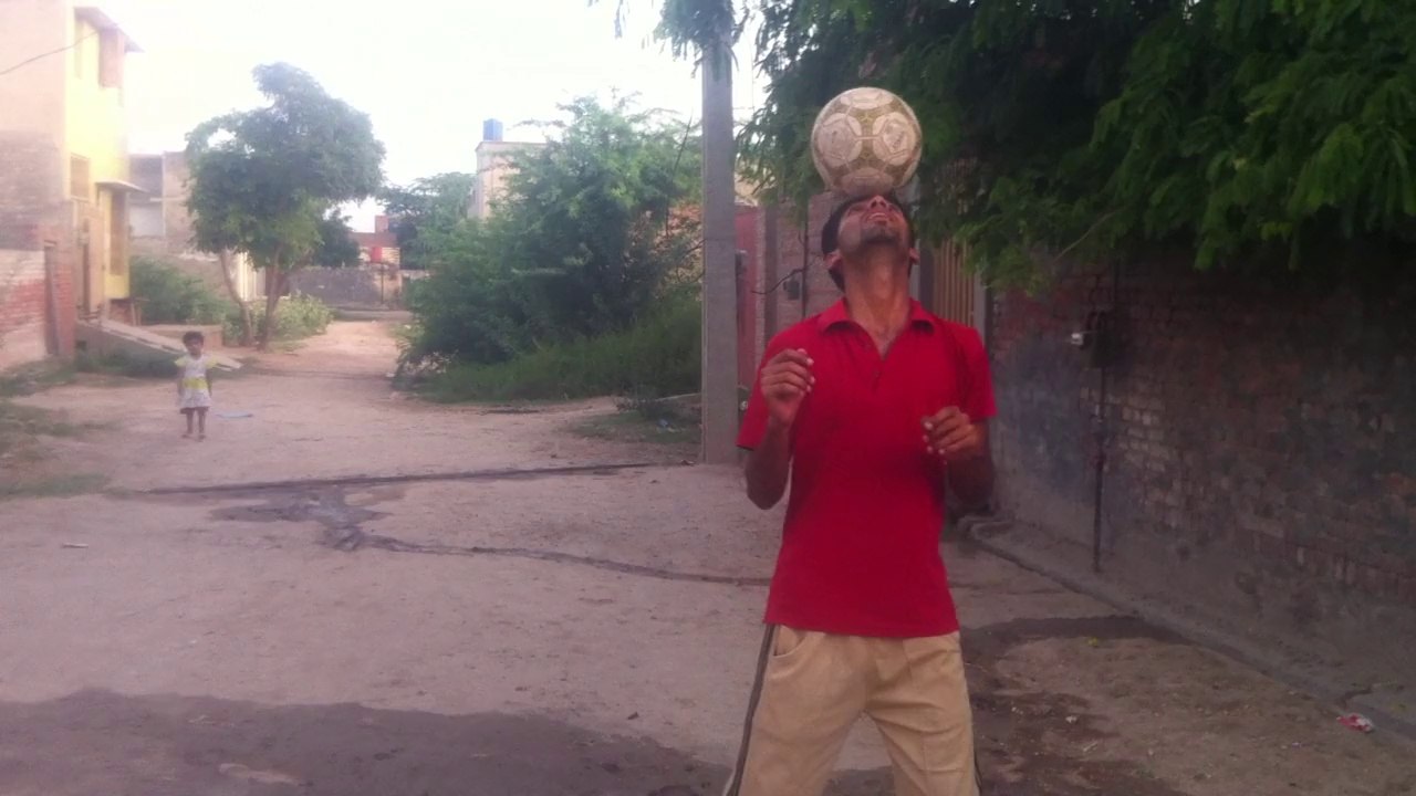 Pakistani FootBall Player Showing his telent  and Tricks
