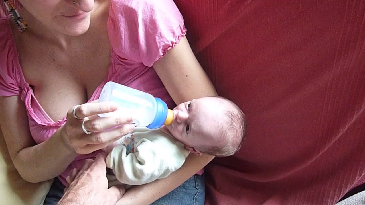 Tétée à la maison