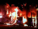 Bus en flammes lors des émeutes au Val Fourré (Mantes la Jolie - 78)