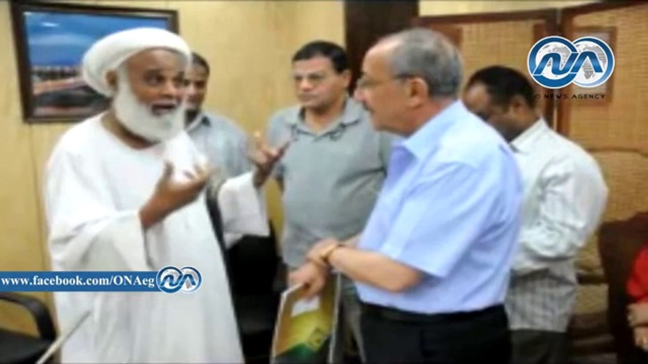 محافظ أسوان يوزع عقود برامج لتشغيل الشباب بتكلف...