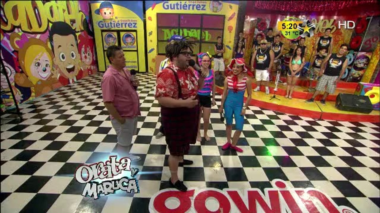 Marquitos le canta a su Mamá