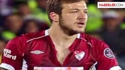 Batuhan Karadeniz Formasını Yırttı