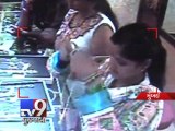 Gang of women caught on stealing jewellery on CCTV, Mumbai - Tv9 Gujarati