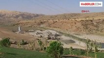 Siirt'te PKK Şantiye Basıp 5 İş Makinesi Yaktı