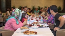 Osm Ortadoğu Hastanesi - Onkoloji ekibi ve hastalar kahvaltı