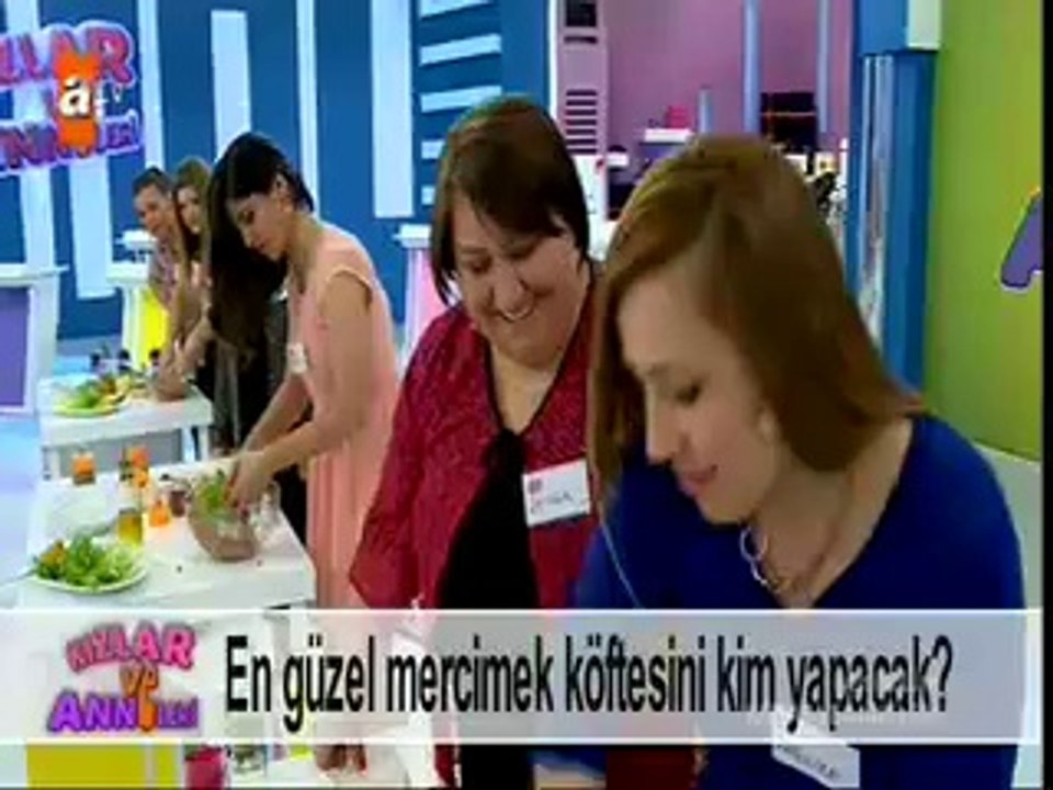 kizlarveanneleri12mayis1