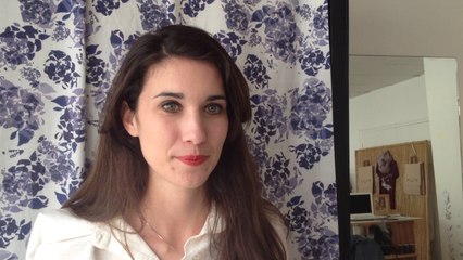 Pauline Dougé créé des vêtements.