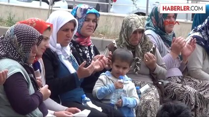 Kum Ocağında Ölen Tıp Öğrencisi İçin Fakültesi Önünde Tören