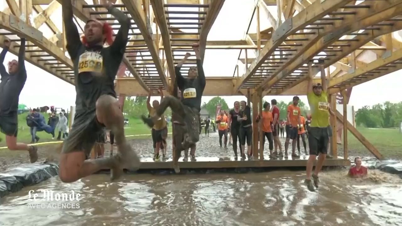Montagne de boue, eau glacée et barbelés : deuxième édition réussie pour le Mud Day