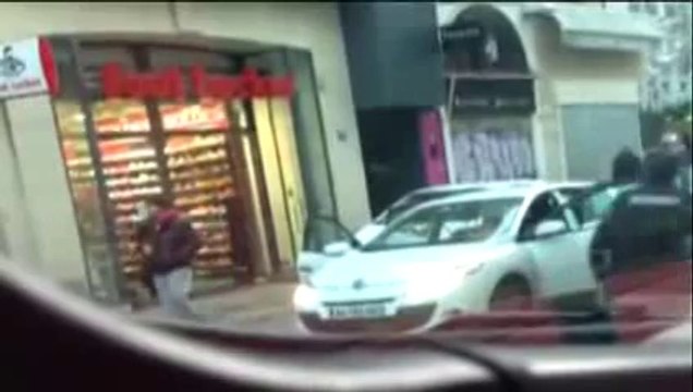 Live Braquage filmé en direct à Marseille - Foot Locker hold up